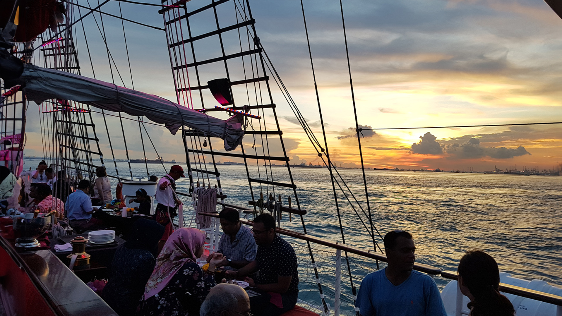 5 Reasons Why a Dinner Cruise is the Ultimate Celebration Venue_2