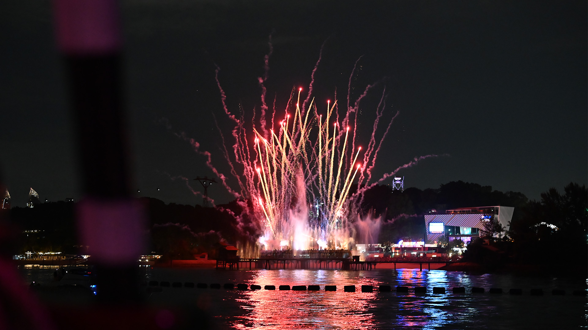 Where to Catch New Year Fireworks in Singapore 2024_1