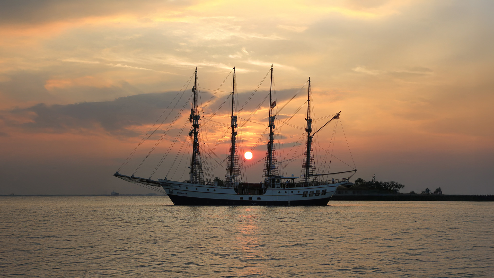 Looking for a Unique Restaurant in Singapore? Dine on a Tall Ship_1