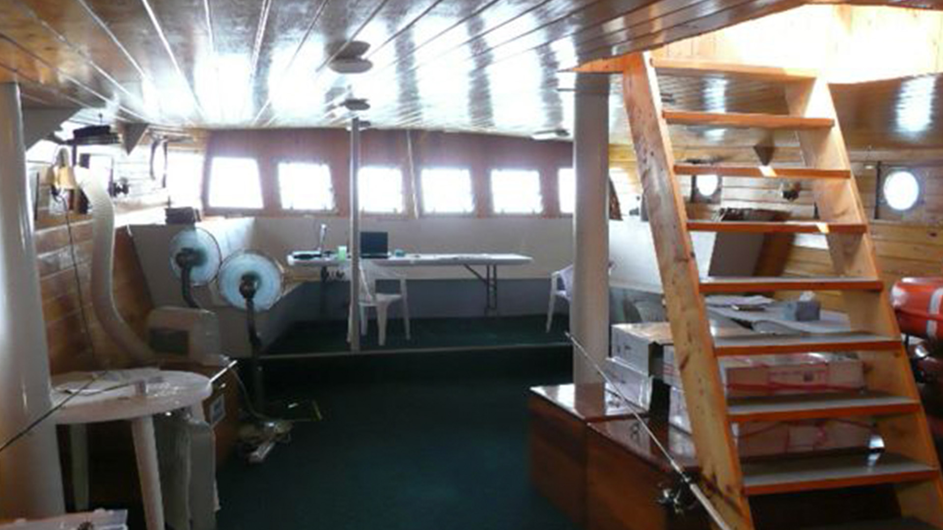 What Class of Ship Is the Royal Albatross?_3
