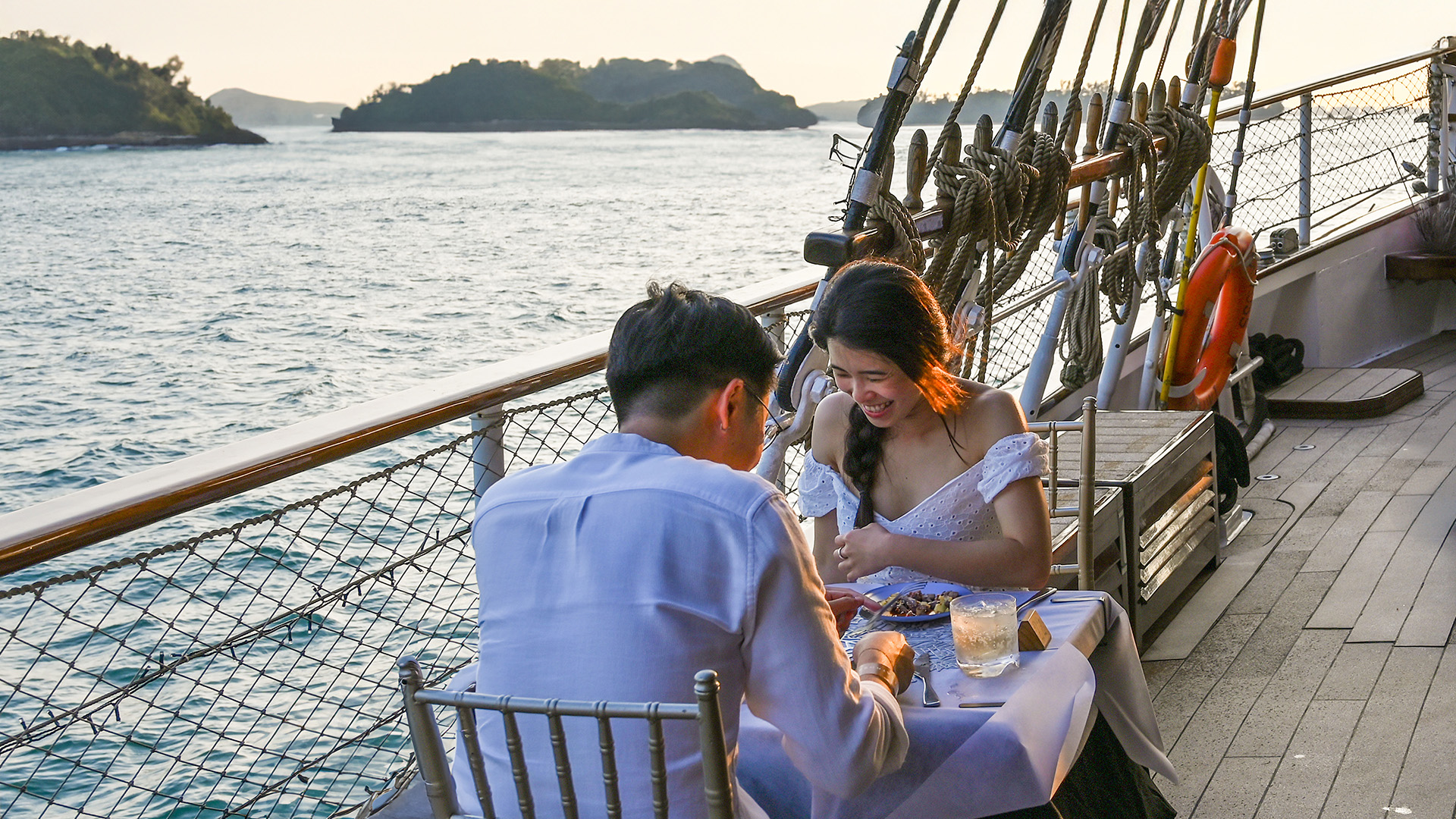 Where to Watch Sunset Singapore 2025: Why This Dinner Cruise Tops the List_3