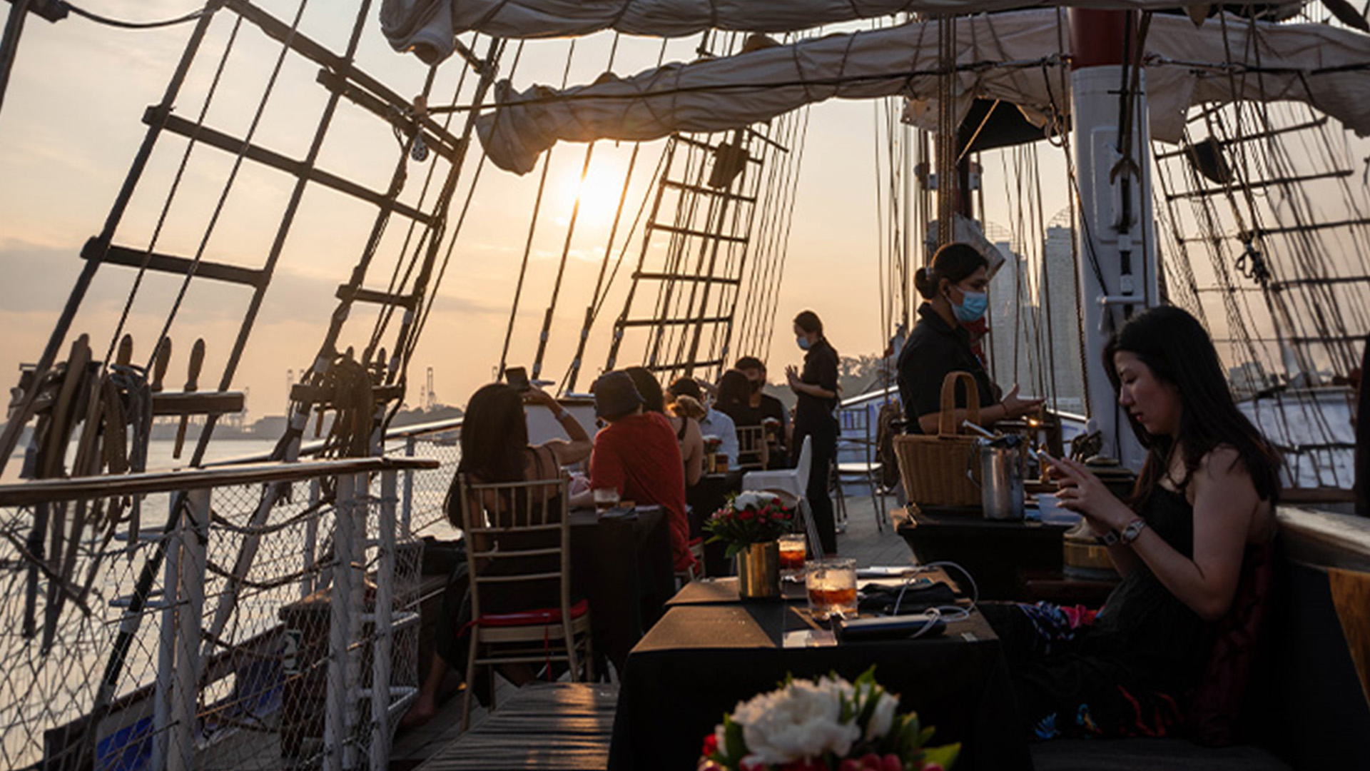 Where to Watch Sunset Singapore 2025: Why This Dinner Cruise Tops the List_4