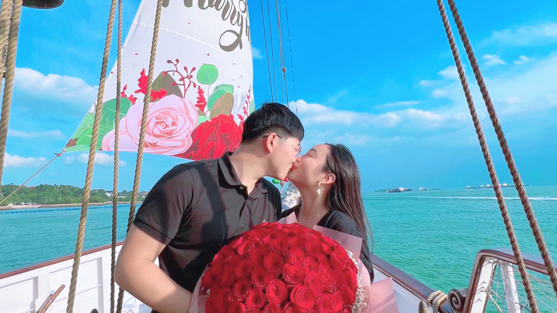 Why a Dinner Cruise is the Ultimate Proposal Idea in Singapore_1