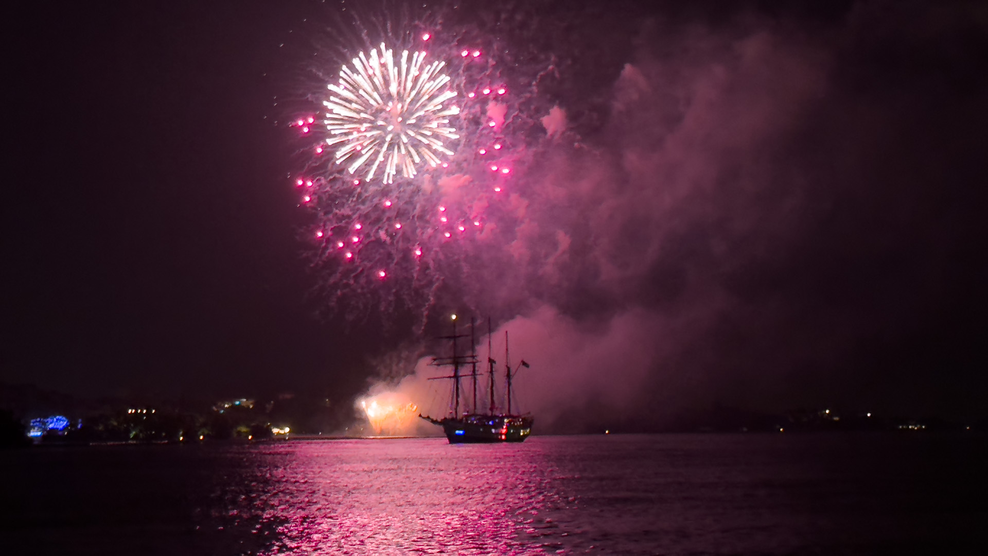 The Best Place to Watch NYE Fireworks in Singapore: Countdown to 2026_3