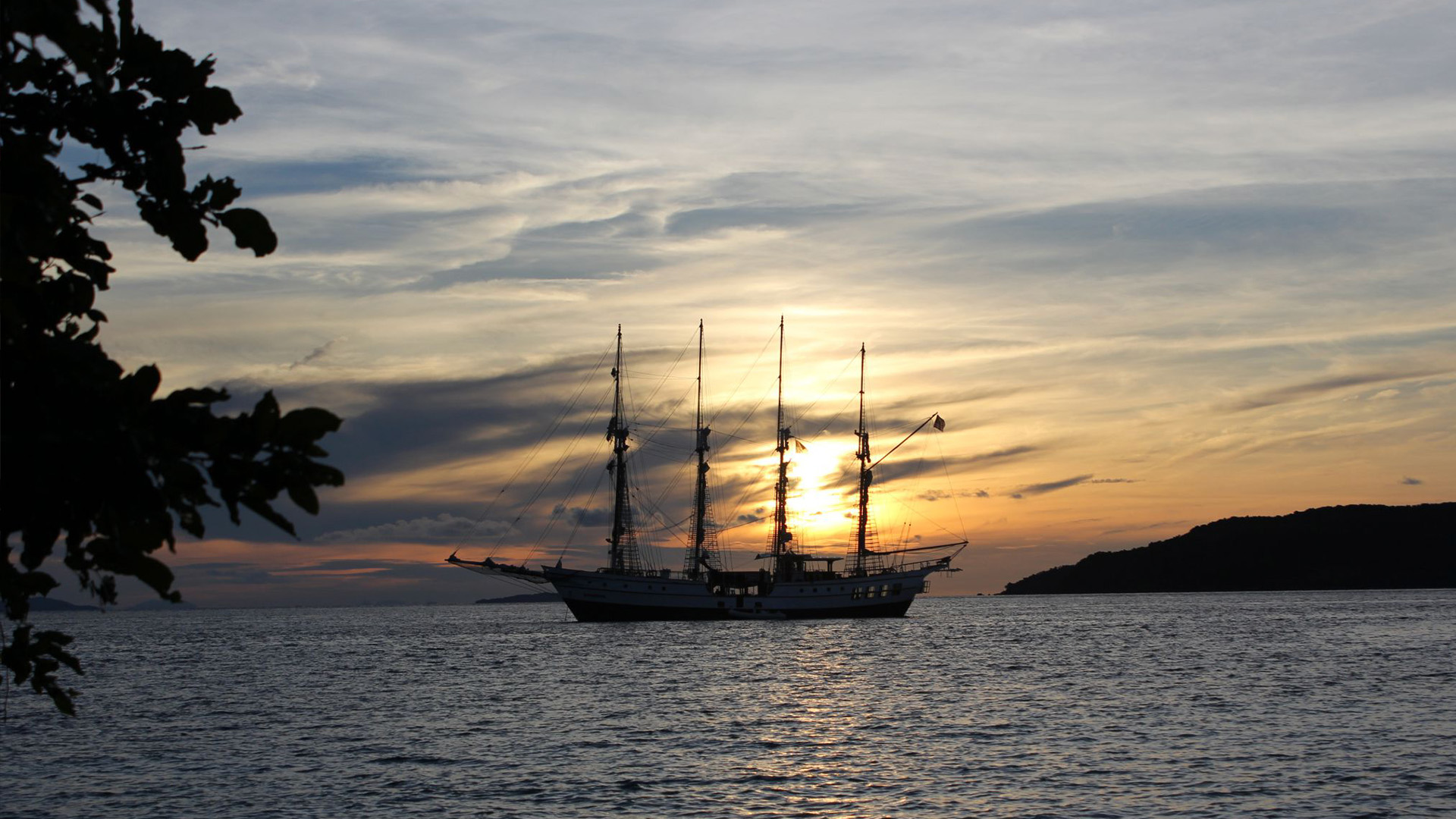 Where to Go for Valentine’s Day 2026: Sail Aboard Royal Albatross_1