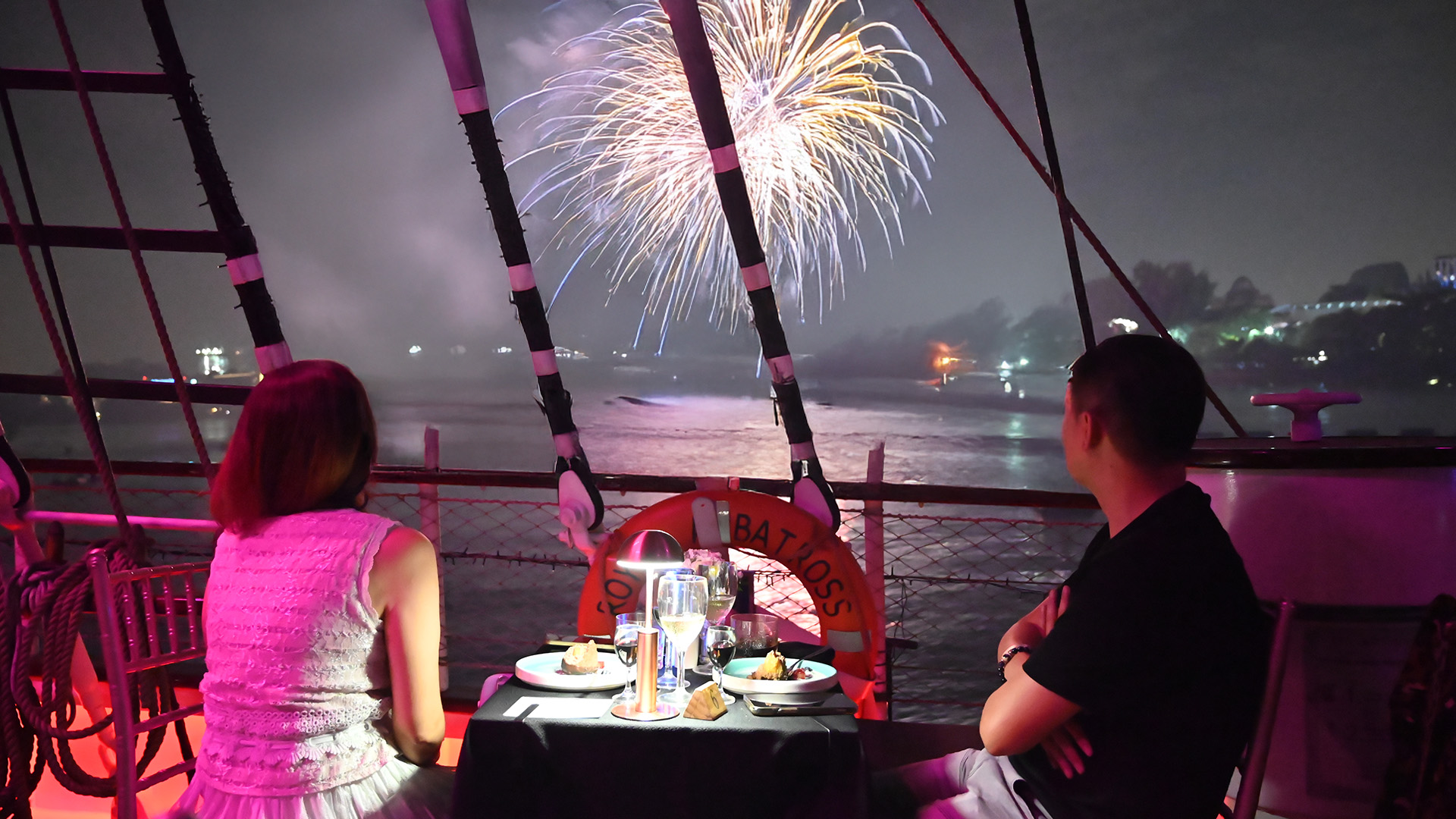Where to Find the Best View of Singapore's NYE Fireworks 2026_1