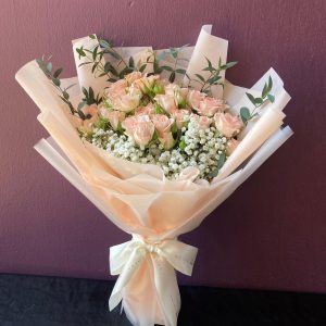 MAJOLICA SPRAY ROSES BOUQUET