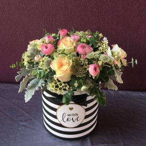 ROSES & RANUNCULUS IN BOX